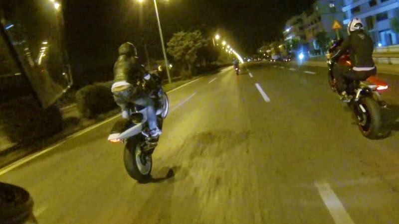Όταν τα βράδια η λεωφόρος Καραμανλή μετατρέπεται σε αυτοσχέδια πίστα 